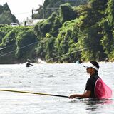 太公望、アタリにご満悦　大田原でアユ釣り大会　90人が参加