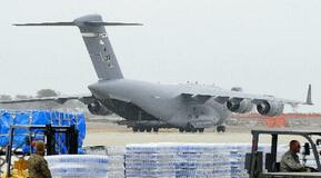 米軍輸送機が北京着陸
