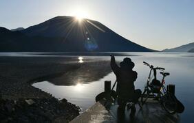 山頂に輝く日の出