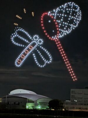 市制70周年を記念し繰り広げられたドローンショー