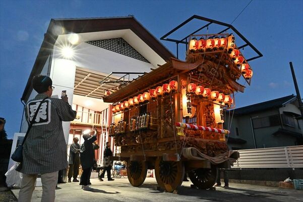 宵まつりで披露された東末広町の屋台