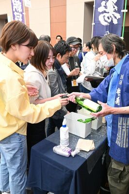 本県の蔵元が地酒をPRした新酒発表イベント=8日午後、東京都品川区