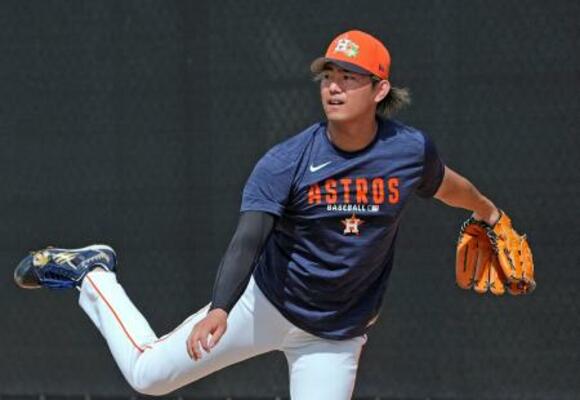 　ブルペンで投球練習するアストロズ・今井＝ウェストパームビーチ（共同）