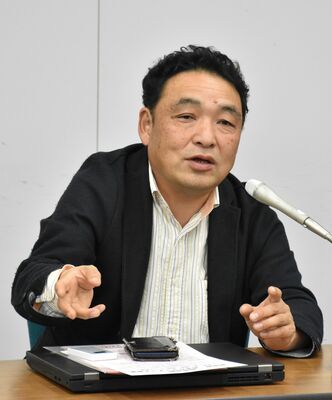 ボランティアの協力を呼びかける矢野理事長＝10日午後、県庁記者クラブ