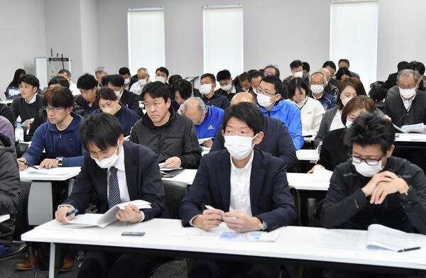 出場31チームの監督らが出席した監督会議＝カンセキスタジアムとちぎ