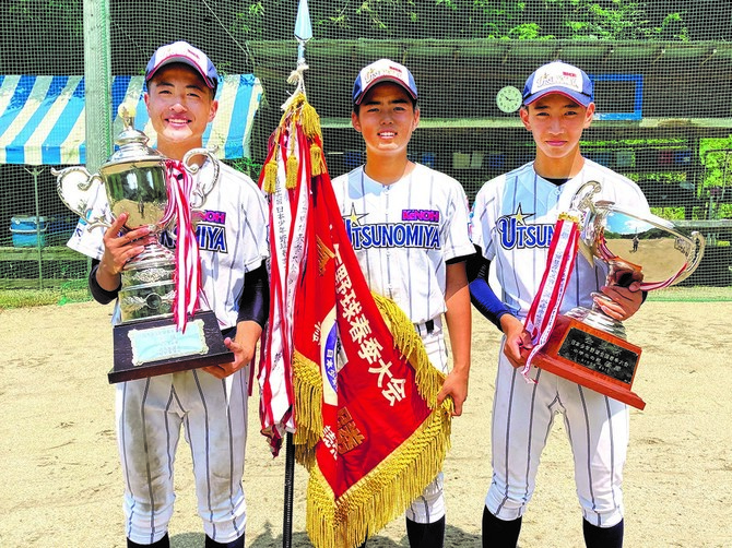 今年3月開催の「第51回日本少年野球春季全国大会」で初優勝した『県央宇都宮ボーイズ』。チームを牽引した左から入江 祥太(しょうた)さん、キャプテンの加藤 右悟(ゆうご)さん、副キャプテンの小宅 雅己(まさき)さん