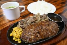 ご飯進む満足コンボ　ハンバーグ＋牛肉鉄板焼きセット　ハンバーグ×カレー…
