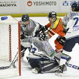 バックス、シンプルな攻撃で重い空気打ち破る　東北に完封勝ちで３連勝