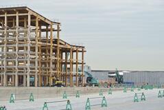 「万博の華」解体着々