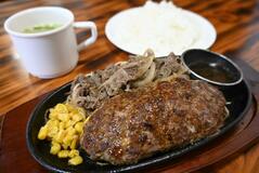 ご飯進む満足コンボ　ハンバーグ＋牛肉鉄板焼きセット　ハンバーグ×カレー レストラン ＫＨＵＳＩ（宇都宮）