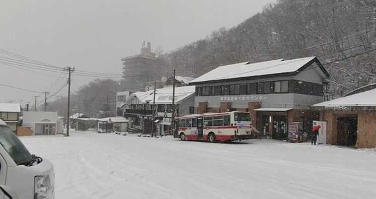 那須町湯本で一面に降り積もる雪＝１月24日
