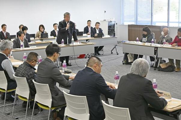 本年度第2回会合であいさつする中村市長