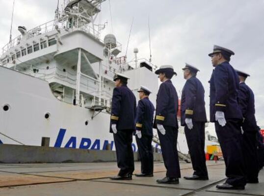 　北九州市で開かれた巡視船「そうや」の解役式＝１２日午前