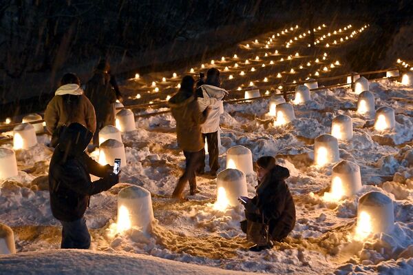 【真作】絵画　日本画8号　灯りゆれる京の夜　川面に映る町家風景画　箱入　Y108 真作】絵画 日本画8号 灯りゆれる京の夜 川面に映る町家風景画 箱入