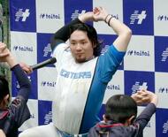 日本ハム伊藤、札幌で野球教室