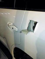車体に開けられた四角い穴…狙われる愛車、その対策で十分？