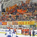 アイスバックス・下野新聞冠試合に2000人　序盤から追う展開、最後まで…
