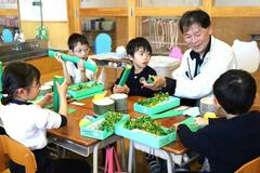 ミニ門松作り 園児たち挑戦