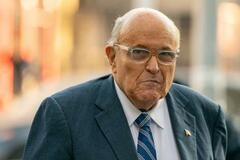 トランプ氏、盟友に勲章を授与
