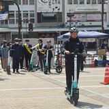 「交通ルールと正しい乗り方守って」　電動キックボードの安全な利用呼びかける　県警など、試乗会を初開催