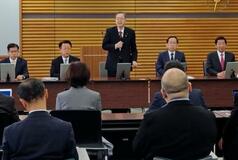 献金規制を軽視と首相を批判