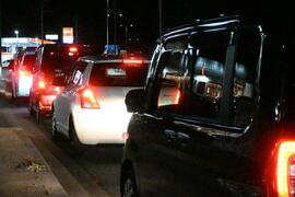 栃木県内ガソリンスタンドに駆け込み給油の車列　エネオスが値上げ通知　「やっと安定し…