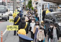 通学路で県警が児童見守り　鹿沼