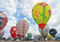 バルーンレース開幕　栃木