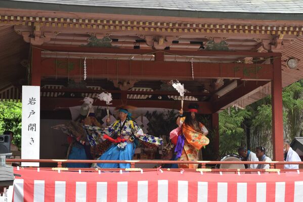 日光二荒山神社で奉納された南部神楽