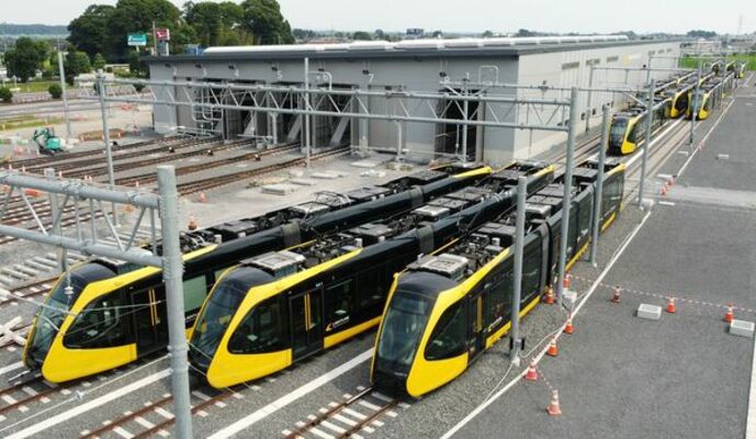 ８月開業予定の次世代型路面電車（ＬＲＴ）