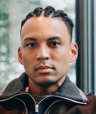 「国際ゲイ小説賞(外国小説部門)」を受賞した安堂ホセさん