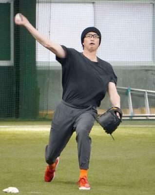 　キャッチボールする楽天・西垣＝楽天モバイル最強パーク宮城