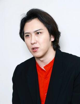 　取材に応じる尾上松也＝東京都台東区の上野の森美術館