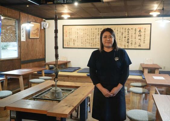 店内に立つ佐々木敏江さん