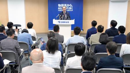 　立憲民主党の両院議員総会で発言する野田代表＝１１日午後、東京・永田町の党本部
