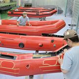 災害の季節前に救助用ボートやテントの製造着々　足利・アキレス　異常気象受け、問い合わせ増加