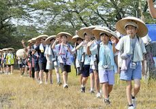 【夕刊】小学生が100キロ徒歩の旅