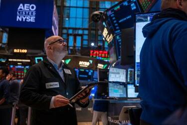 ＮＹ株、小幅続伸で最高値