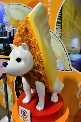 ＪＲ渋谷駅に設置された餃子犬じゅうべえ