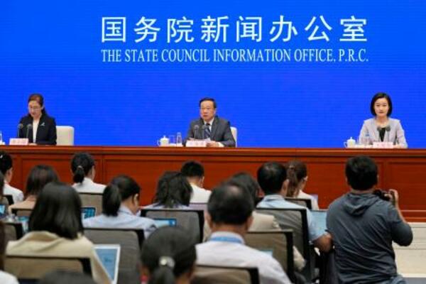 中国のGDP速報値などを発表する国家統計局の記者会見=15日、北京(共同)