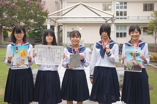 第２位に輝いた栃木女子高のメンバー