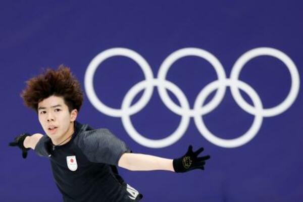 　公式練習で調整する佐藤駿＝ミラノ（共同）