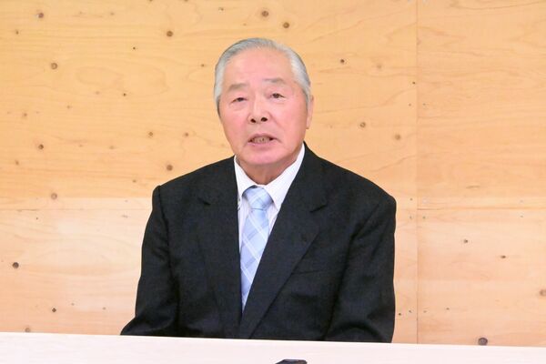 立候補を正式表明する引地氏＝11日午前、大田原市上奥沢