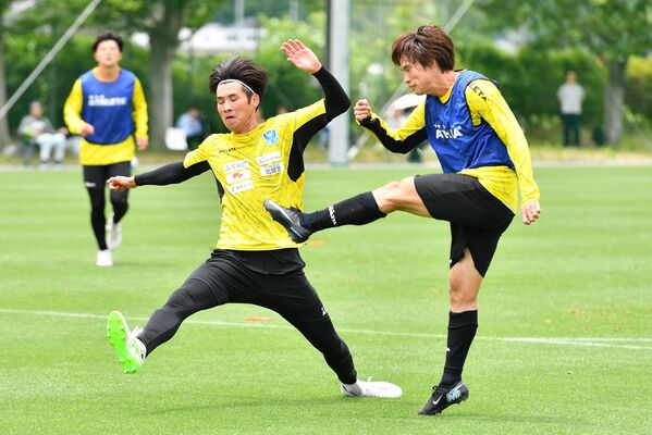 ７日のＪ３北九州戦に向けて練習する栃木ＳＣの選手たち