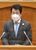 答弁する佐藤市長＝８日午前、宇都宮市議会本会議場