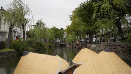 　岡山市の倉敷美観地区。雨で川舟に乗れないかもしれない時も大いに焦った＝筆者提供