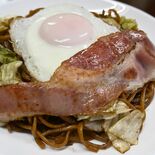 【ミヤコレ】甘辛ソースに絡む麺　焼きそば（やきそばあかつきや）