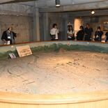 被爆建物を自転車で巡る　本紙記者ら「ピースツーリズム」体験　周遊で感じ…