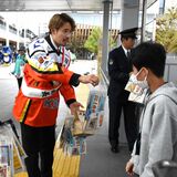 特殊詐欺被害、一件でも減らしたい　バックス鈴木主将も協力　県警など宇都宮で広報活動
