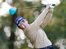 岩井明愛、永峰咲希が67で首位